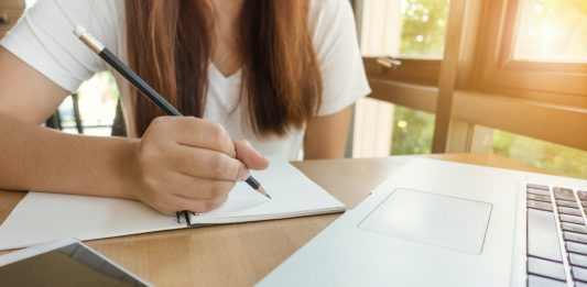 Cursos gratuitos sobre investimentos para estudar na quarentena